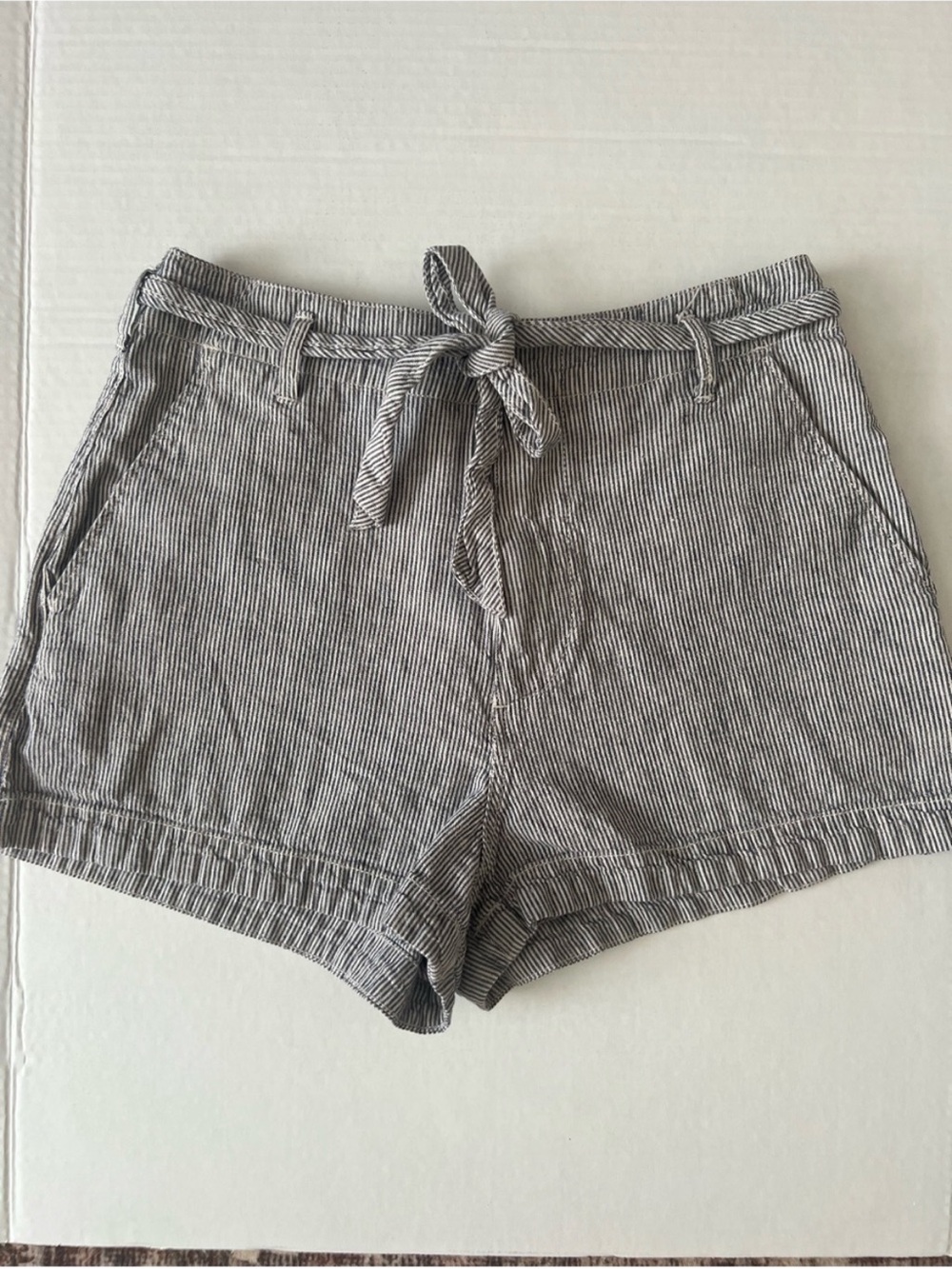 Abercrombie & Fitch navy Striped High-Rise Shorts, preppy, casual linen blend
